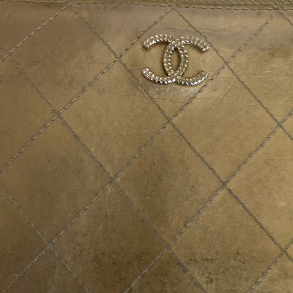 CHANEL - Picture 2 of 8